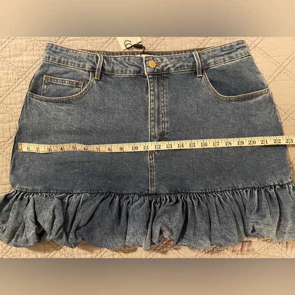 Siempre Naomi Denim Bubble- Hem Ruffle Mini Skirt - Picture 7 of 12